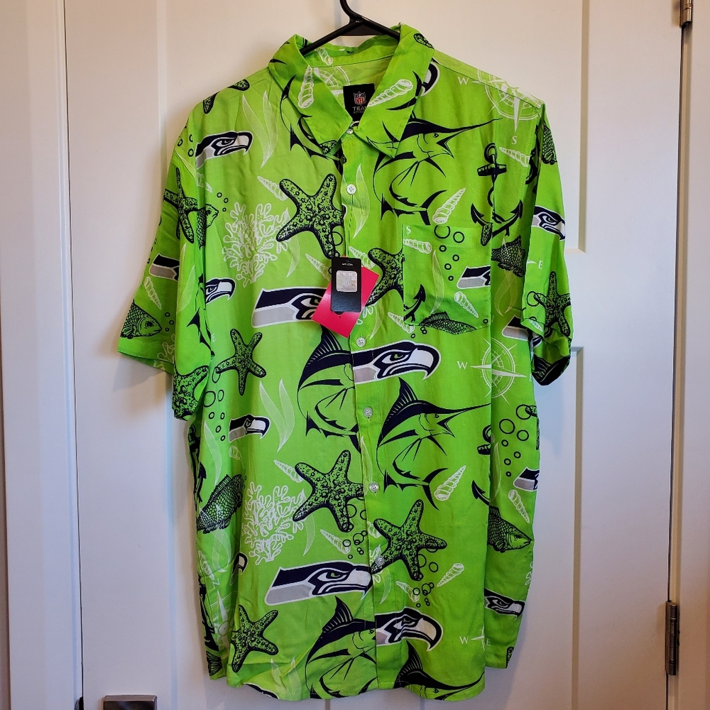 BNWT Seattle Seahawks Floral Hawiian Short Sleeve Button-down Shirt Large